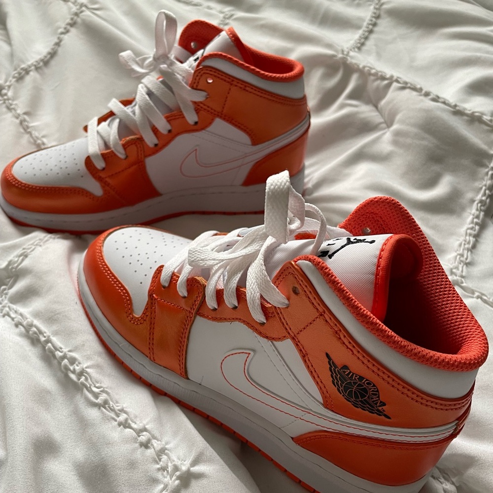 Jordan 1 Mid GS (metallic orange)